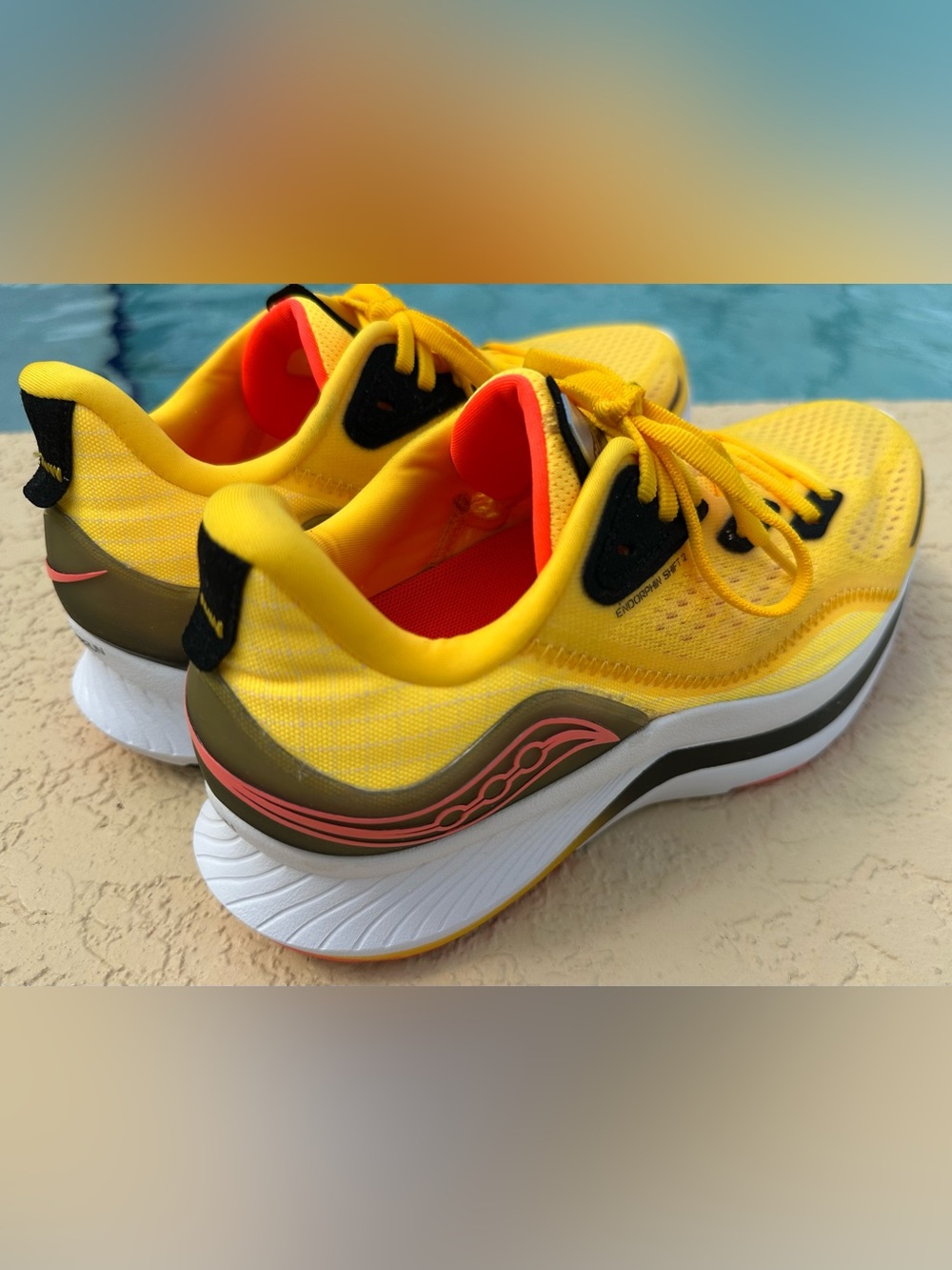 Saucony Endorphin Shift 2 in ViZiGold Yellow Running Shoes Women Size 7.5 in VGC - Picture 3 of 15